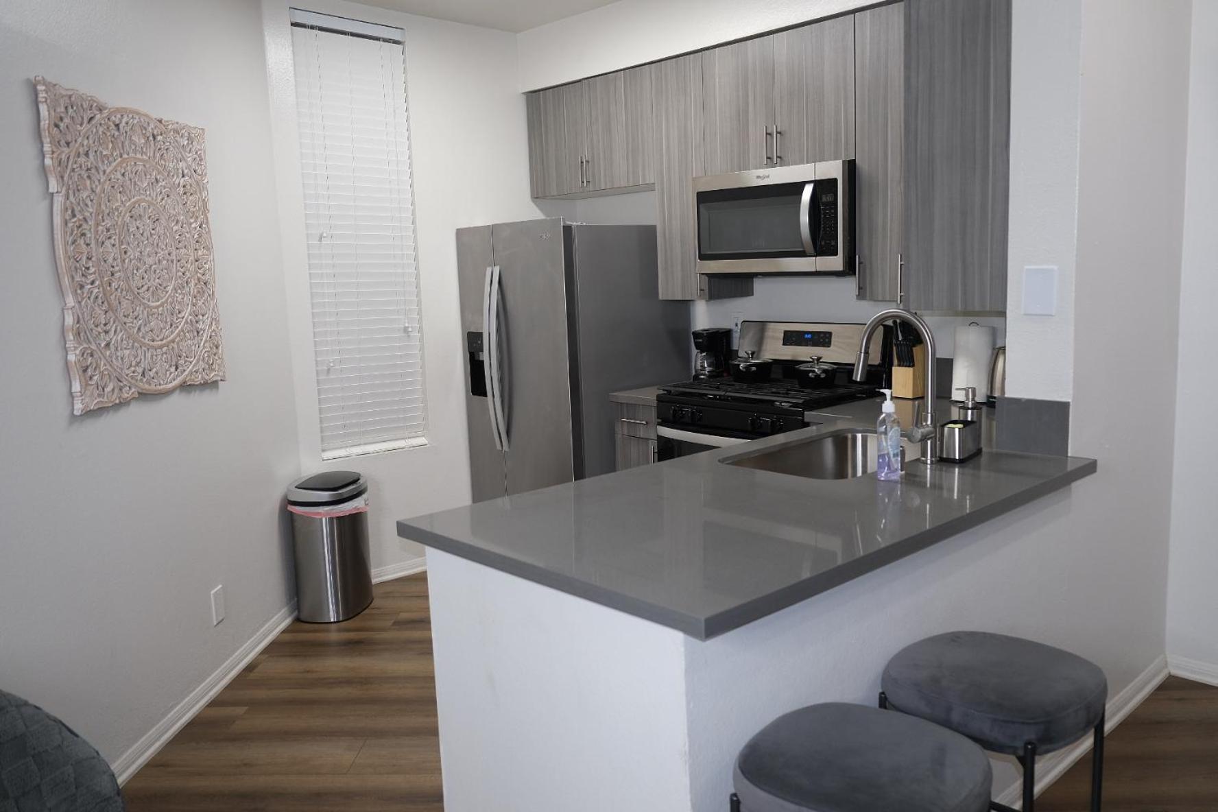 Exclusive In Mdr-venice With Pool, Gym & Hottub Apartment