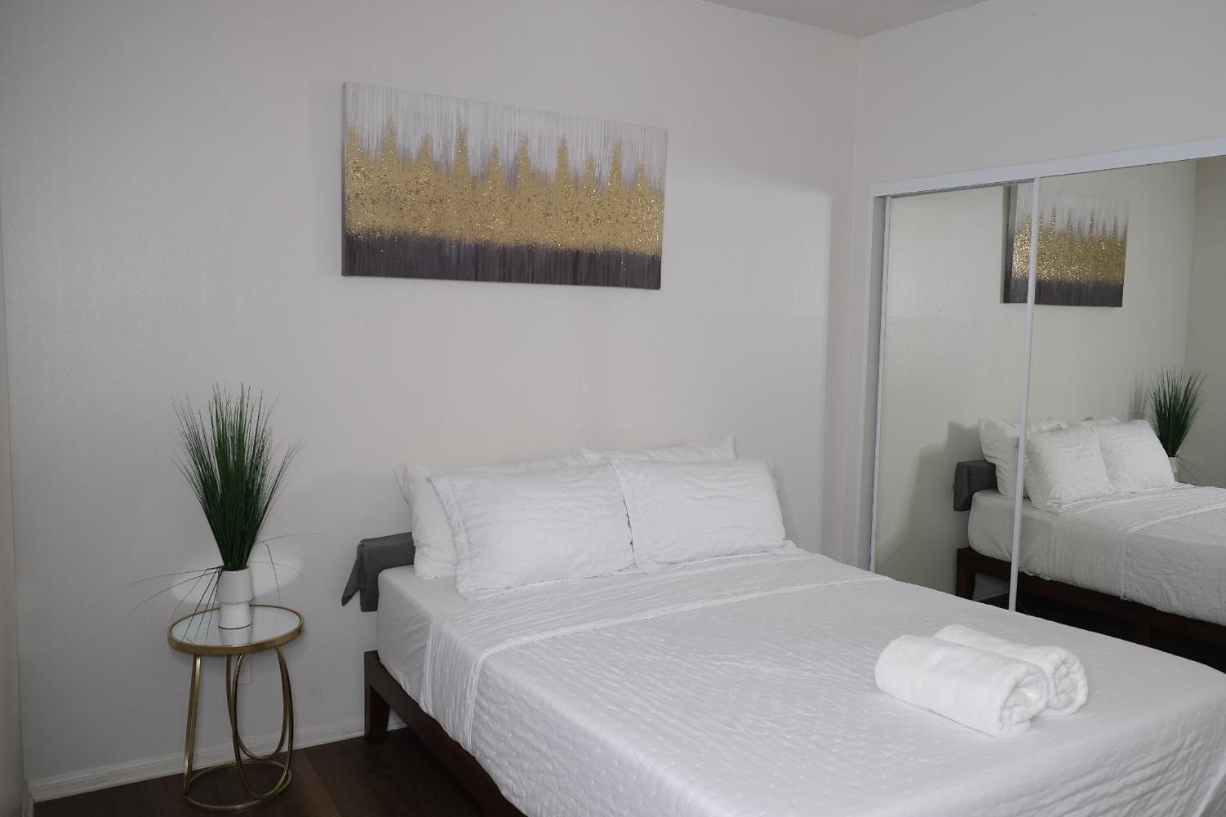 Exclusive In Mdr-venice With Pool, Gym & Hottub Apartment
