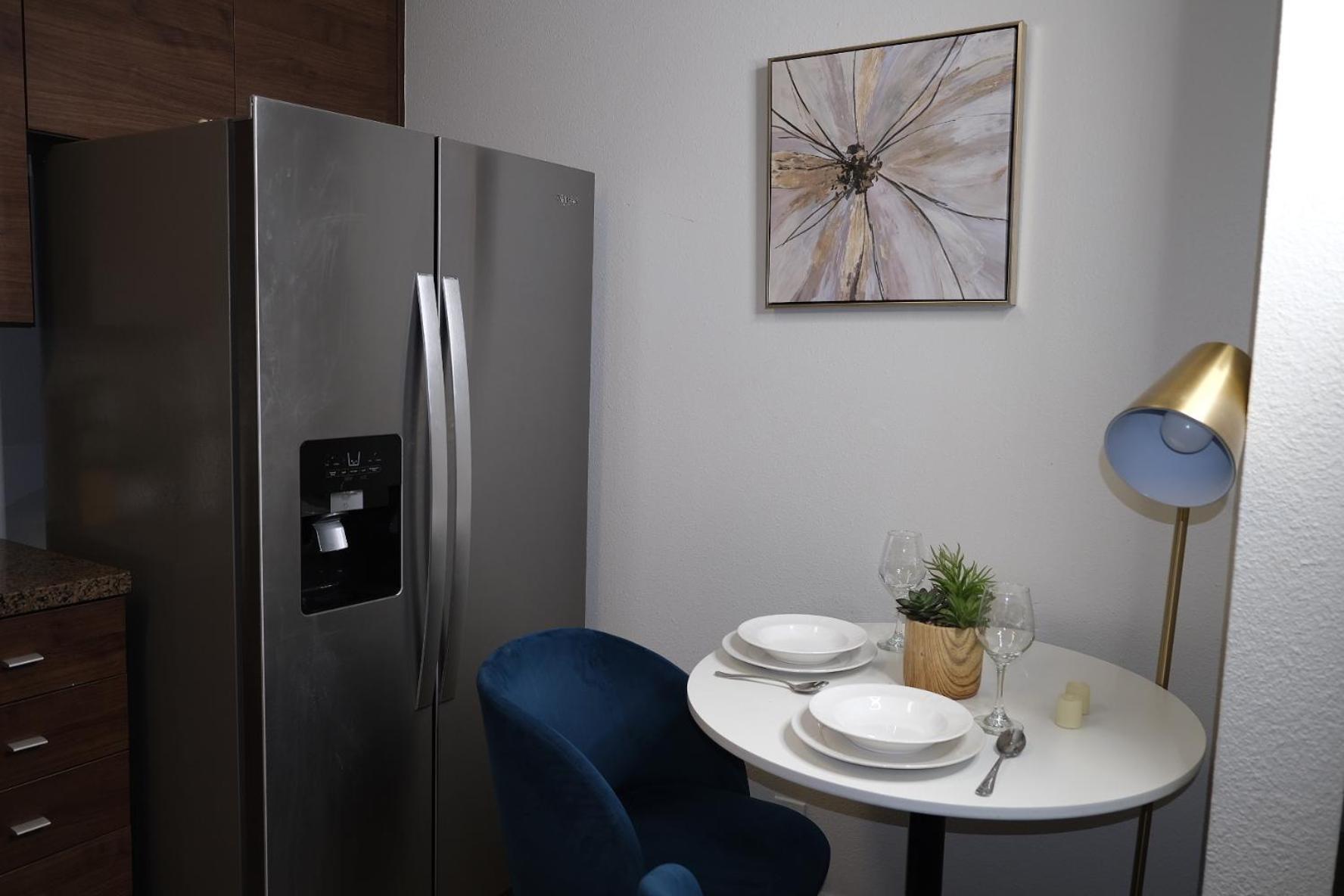 Exclusive In Mdr-venice With Pool, Gym & Hottub Apartment *
