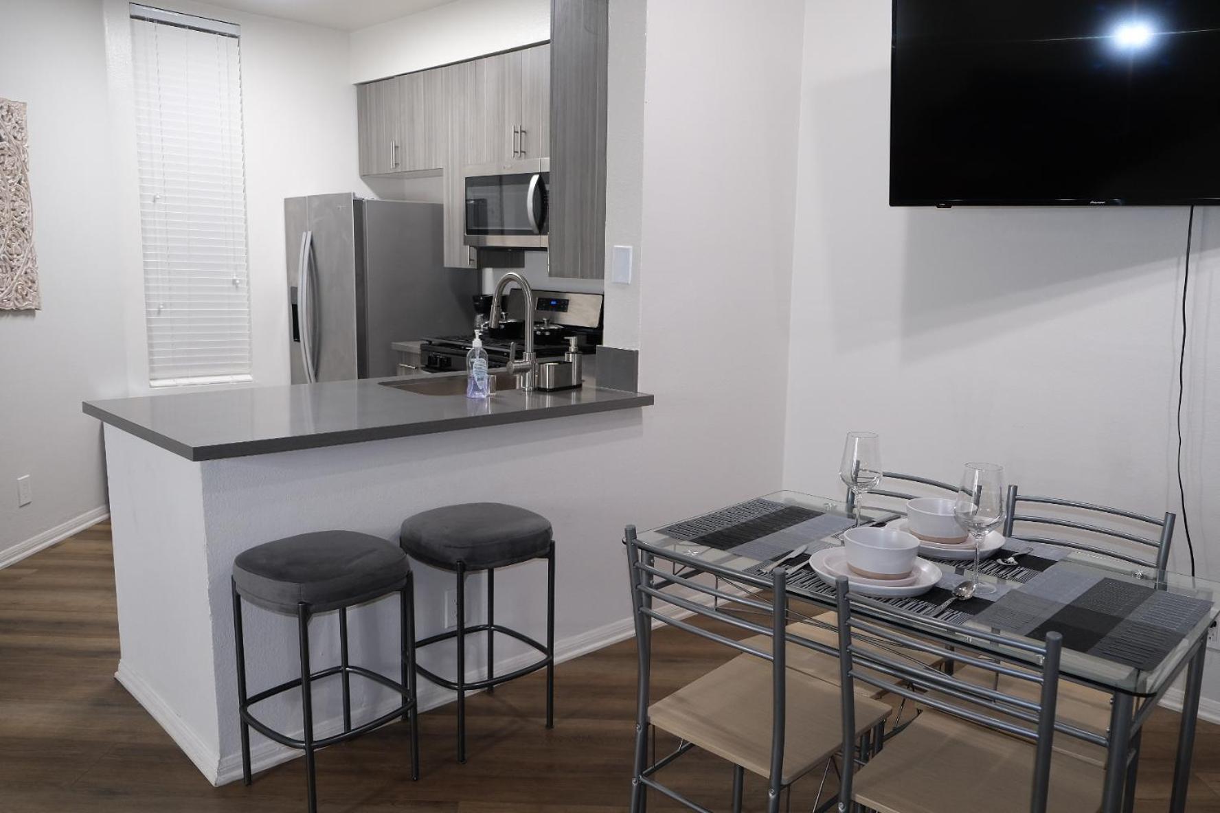 Exclusive In Mdr-venice With Pool, Gym & Hottub Apartment *